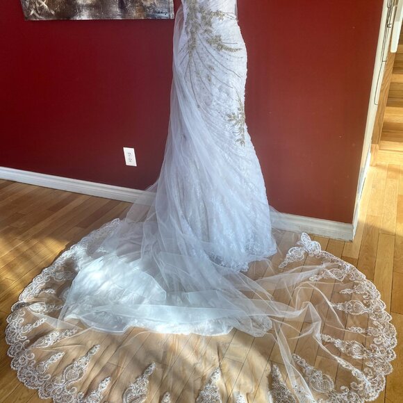 New w/Tags DaVinci Wedding Dress - Picture 4 of 9